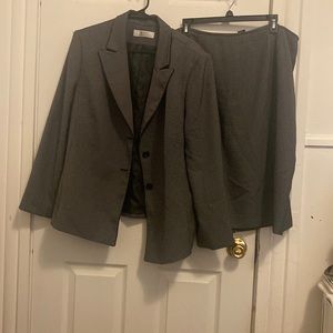 Tahari ASL Plus-Size 2 piece Suit